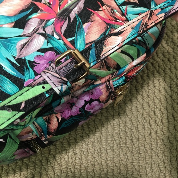 SOLD!!🎒NWOT Multicolored Mini Backpack🎒 - Picture 4 of 4